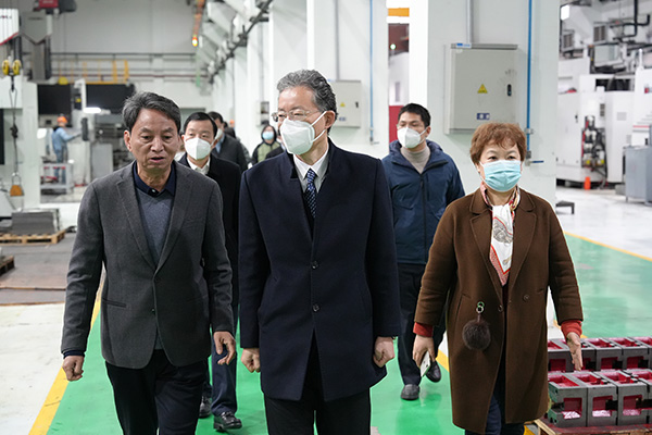寧波市常務副市長華偉一行參觀調研思進智能